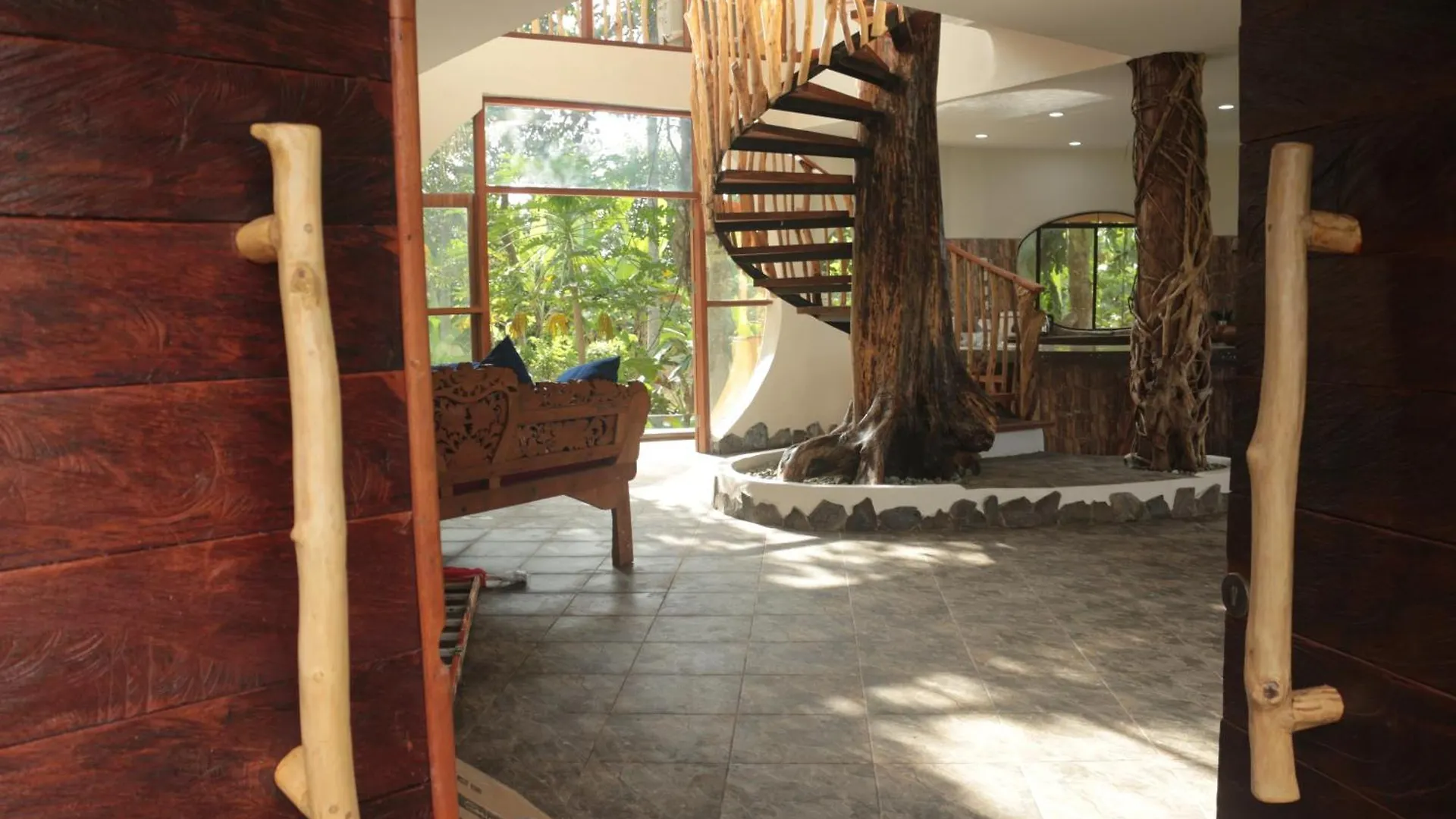 Villa Nautilus Treehouse Ubud